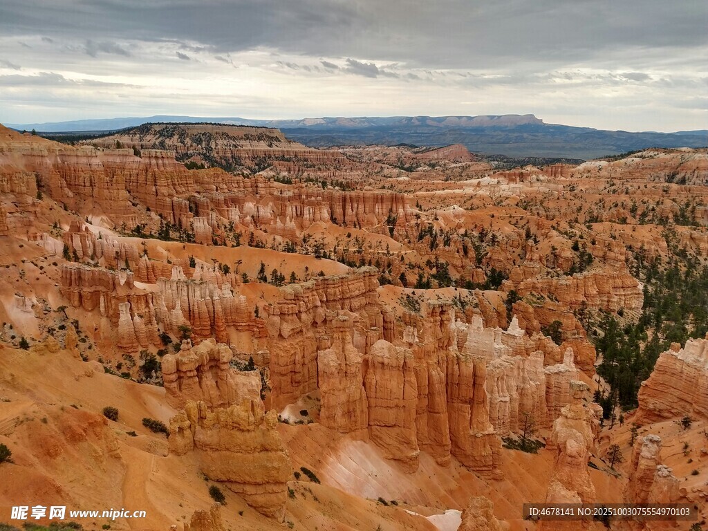布莱斯峡谷壮丽岩石景观