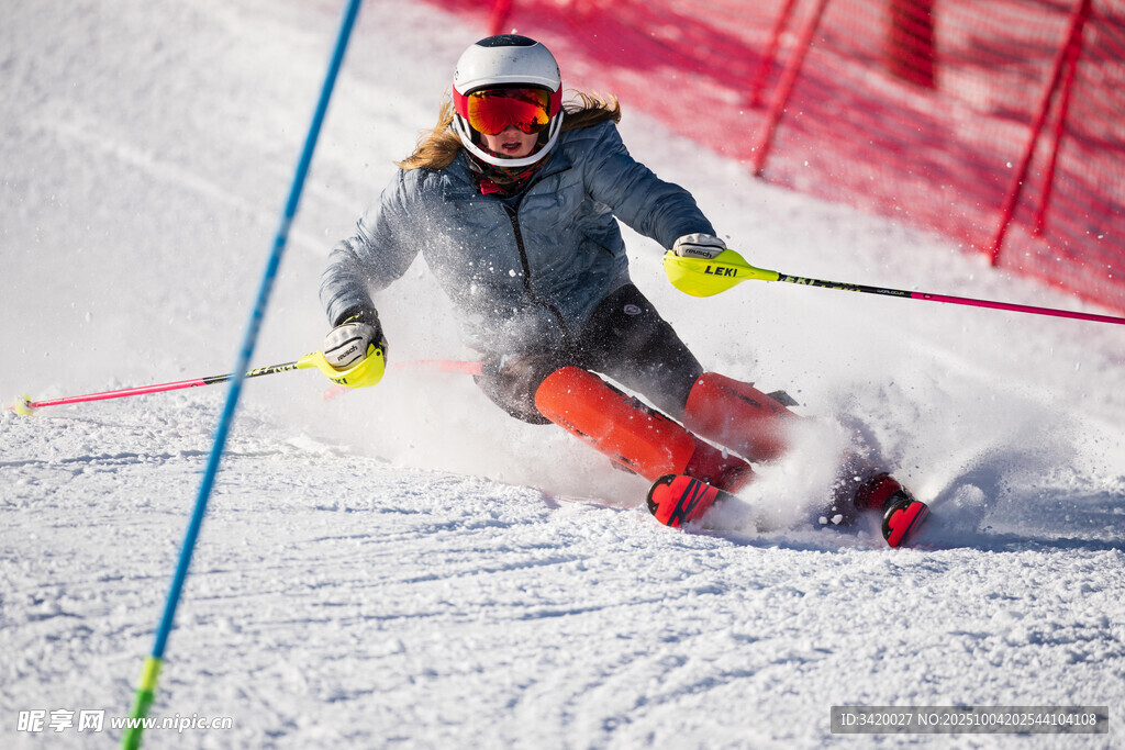 女子滑雪英姿