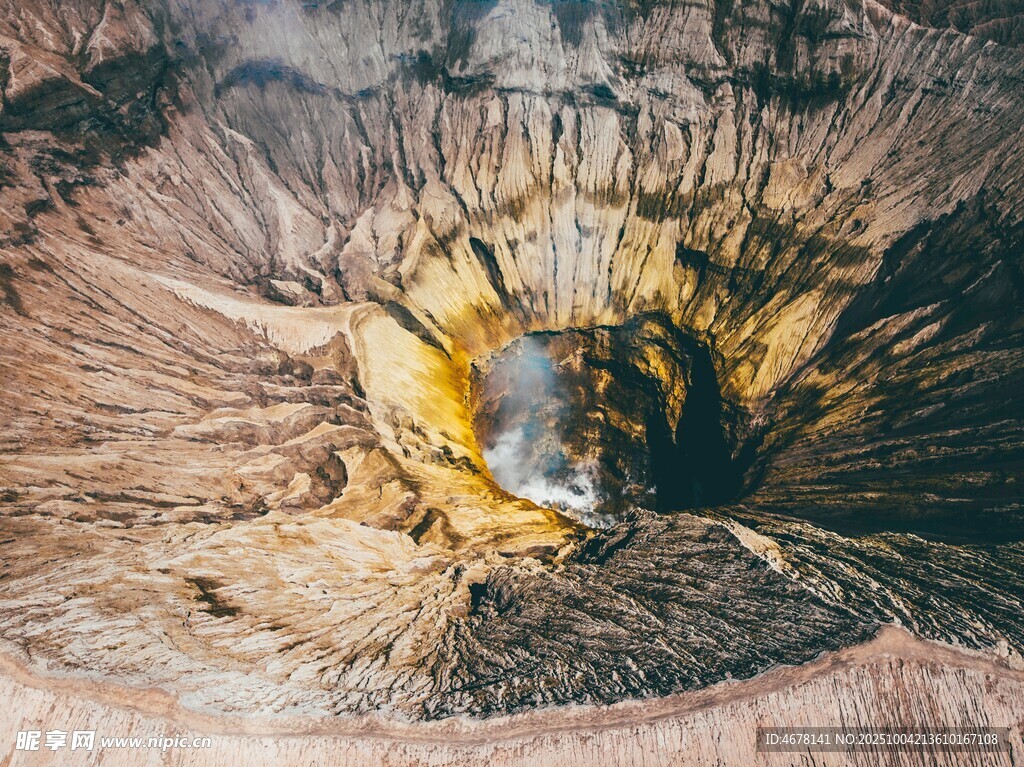 火山口壮丽景观
