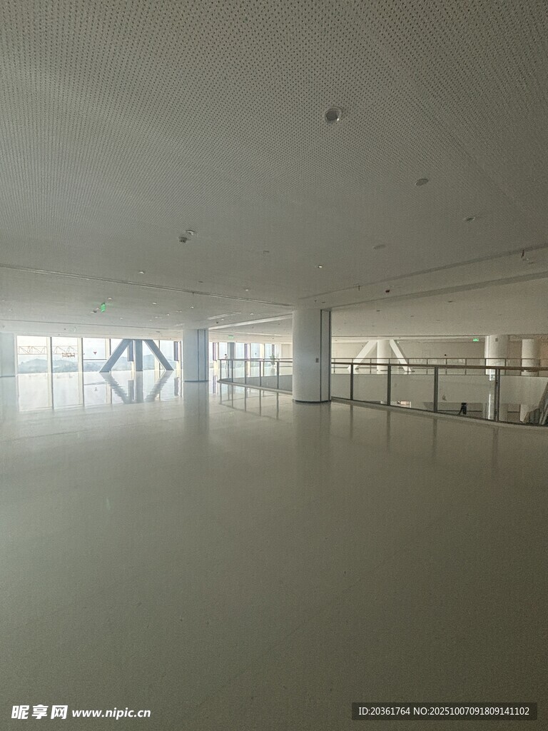 空旷室内空间展示