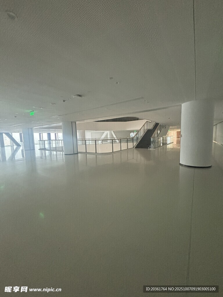 空旷现代室内空间场景