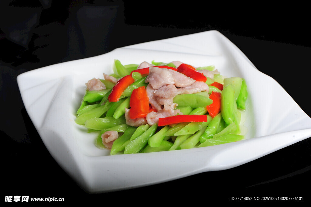 青椒炒肉丝摆盘精致