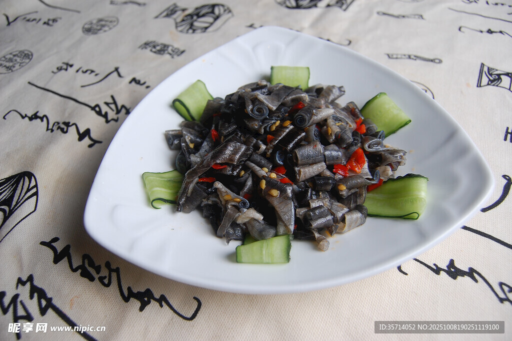 凉拌田螺配黄瓜