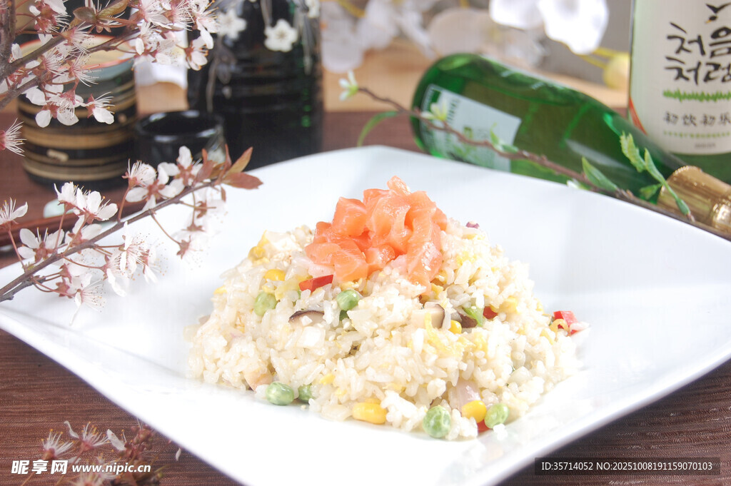 日式海鲜炒饭摆盘精致