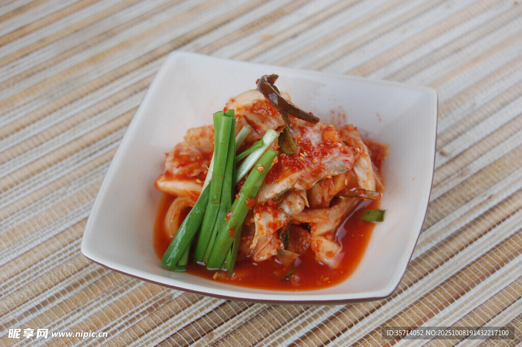 韩式辣白菜配青豆