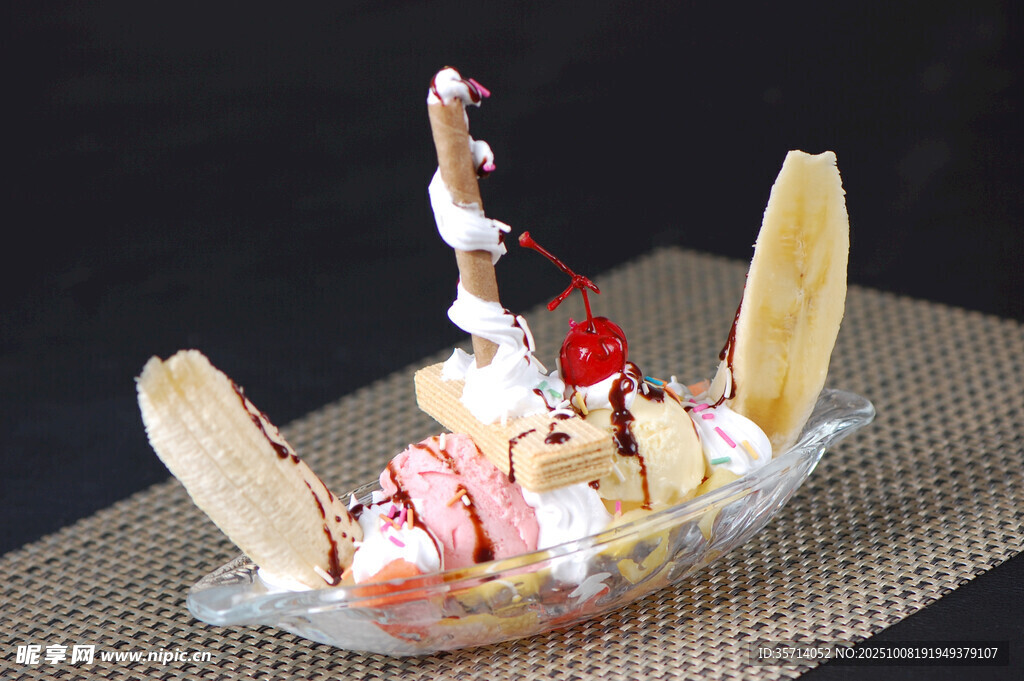 美味缤纷水果冰淇淋拼盘