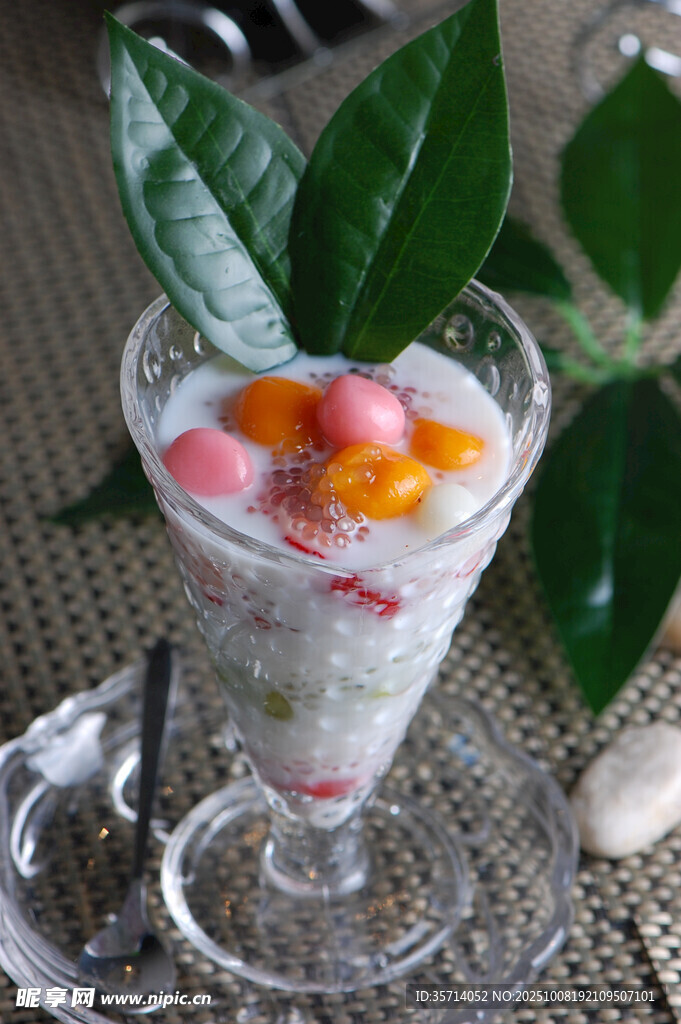 多彩水果冰沙杯