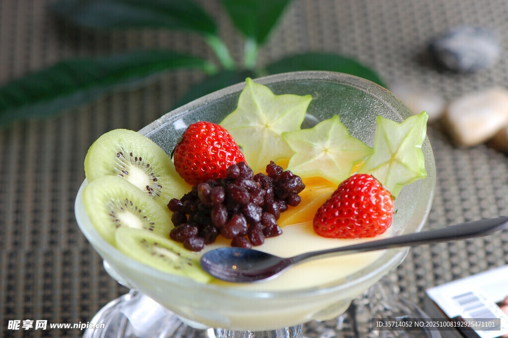 美味水果酸奶杯