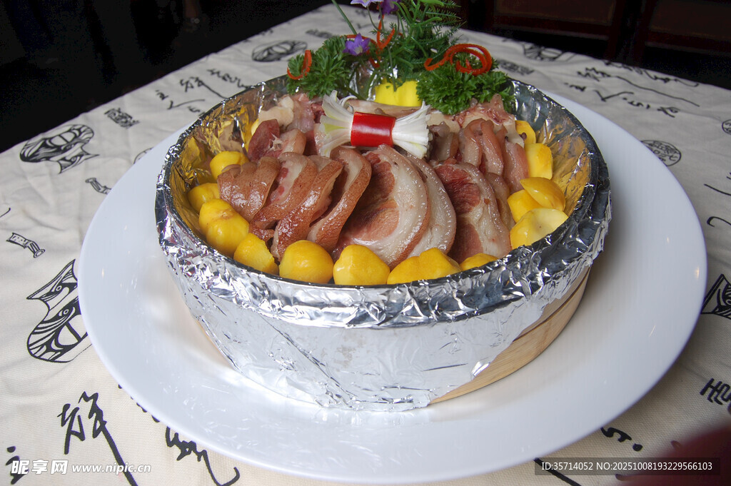 锡纸煲五花肉玉米美食