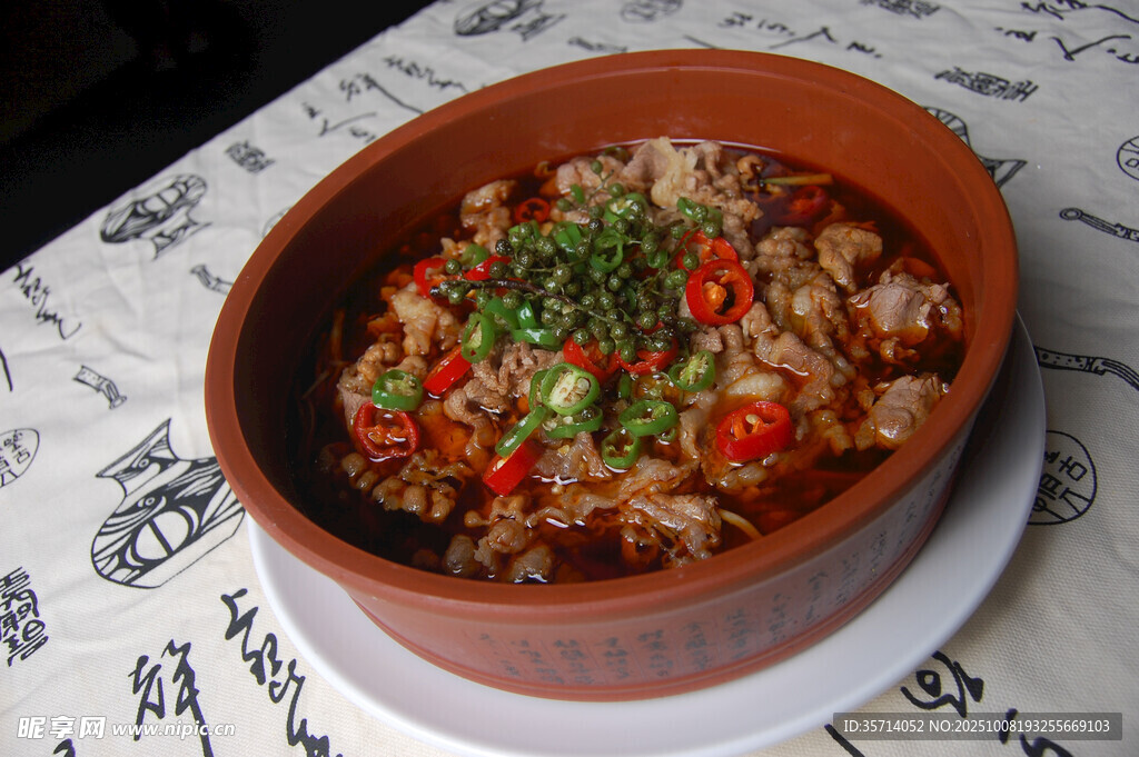 美味肉末煲仔饭