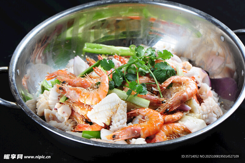 鲜虾鸡肉蔬菜火锅