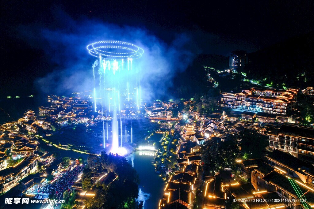 乌江寨里的无人机表演