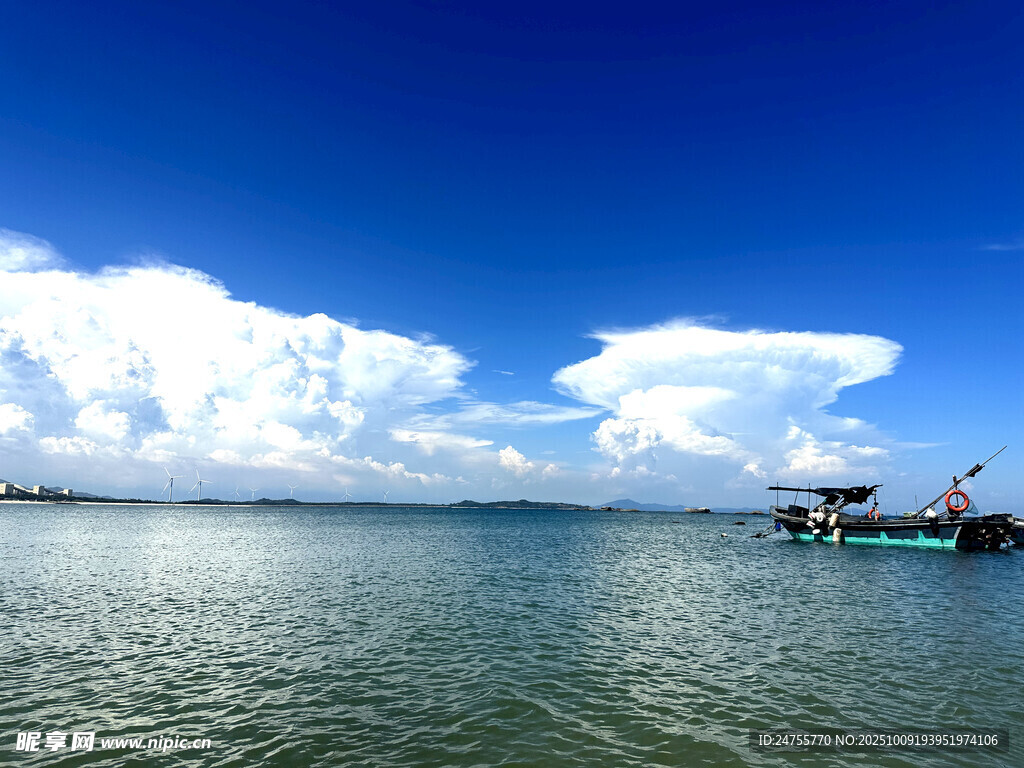 碧海蓝天中的水上景致