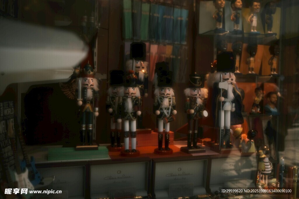 复古玩偶陈列展示