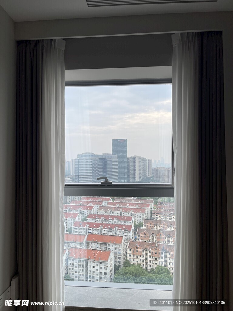 窗外城市与民居景观