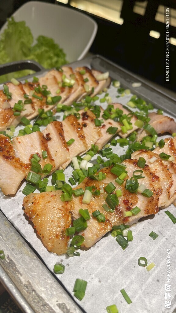 香煎烤肉配葱花