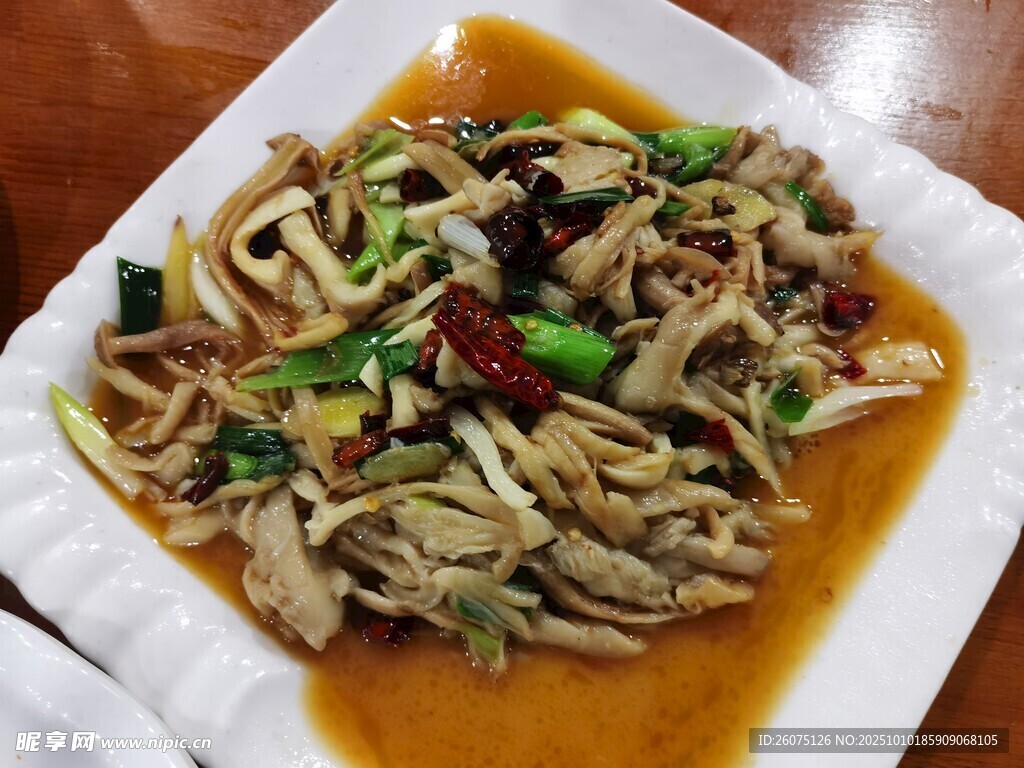 香辣爽口爆炒平菇