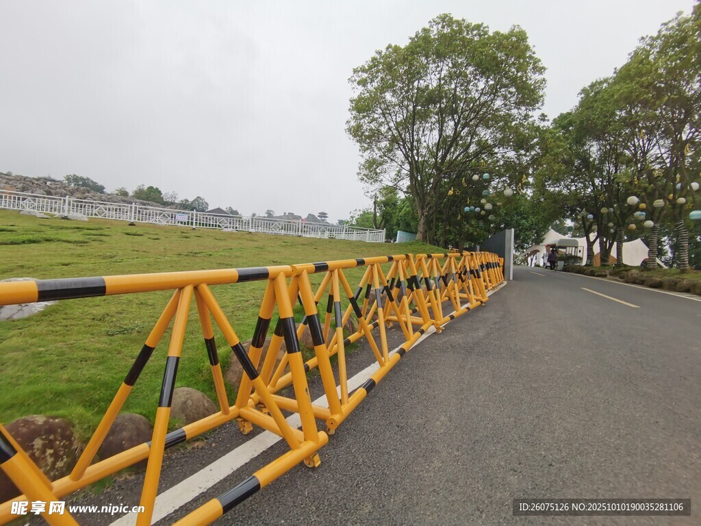 道路施工防护栏