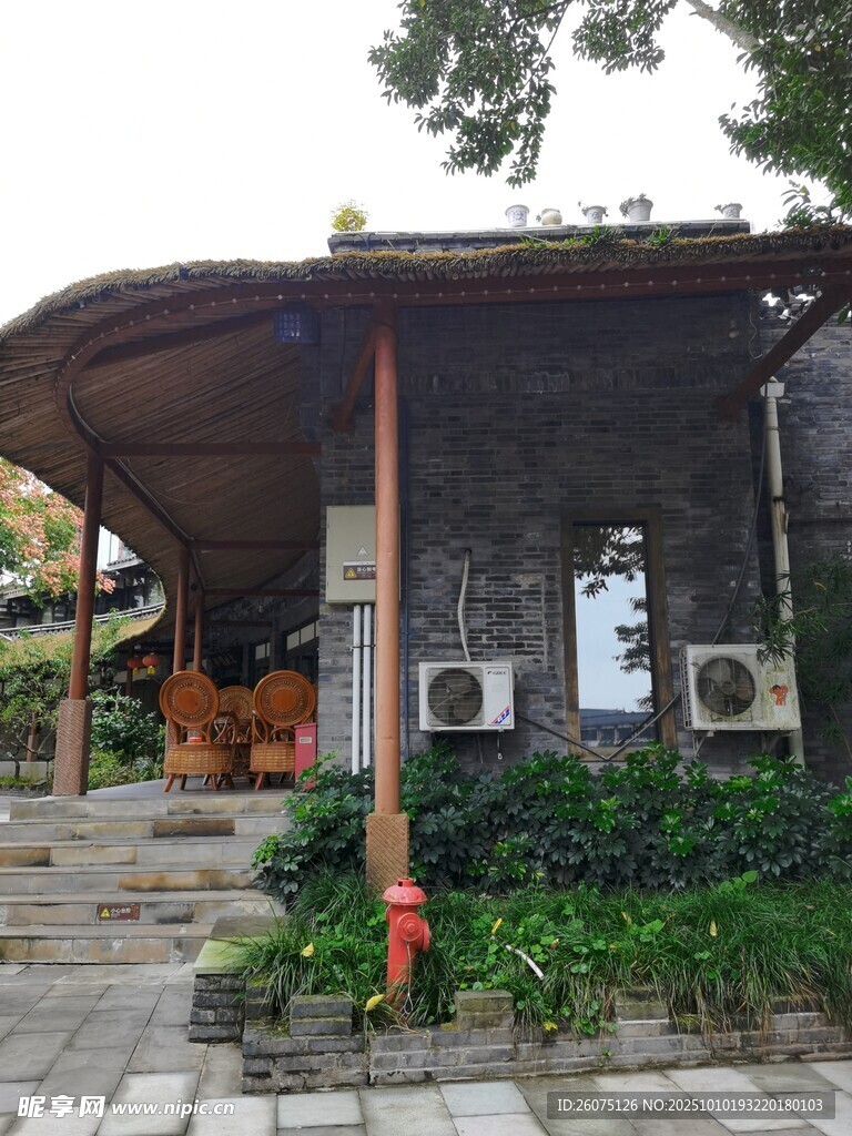 古朴雅致的户外休闲小屋