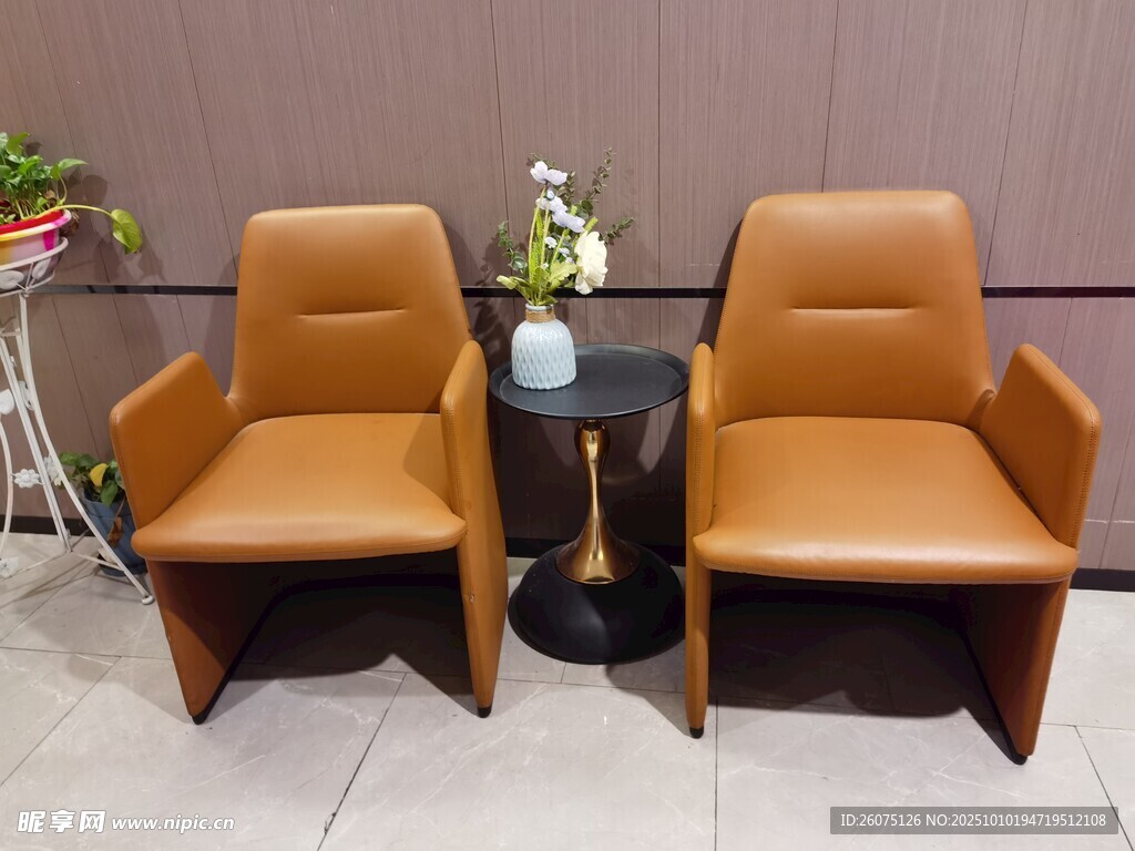 现代简约棕色皮质沙发组合