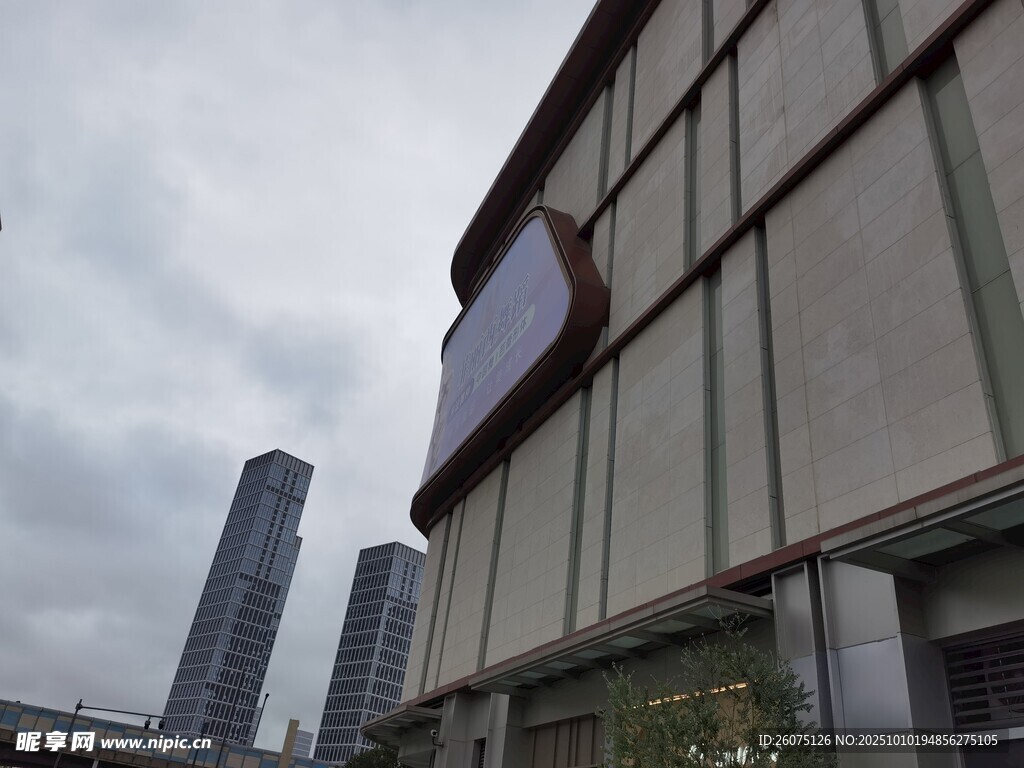 城市中现代建筑外观