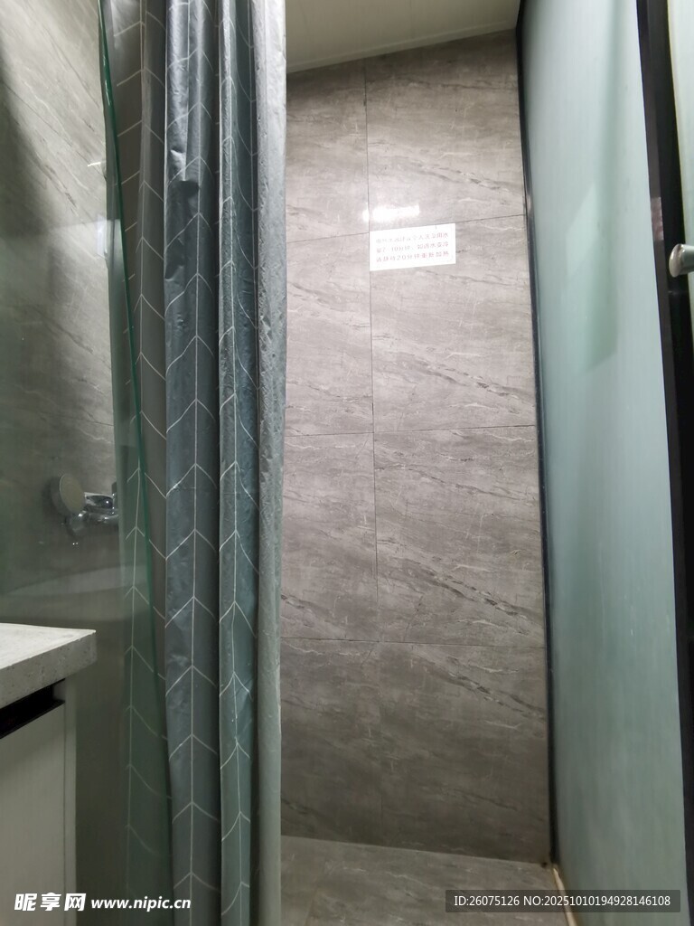 简约浴室淋浴间一角