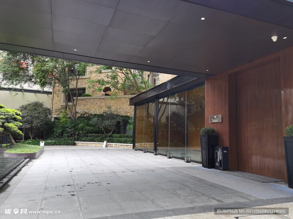 现代简约风格庭院入口