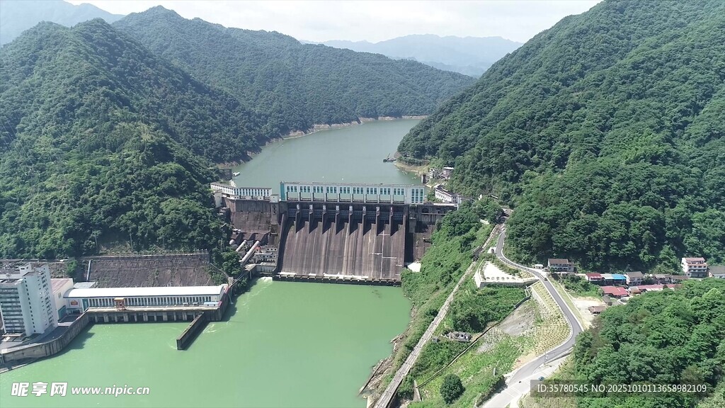 壮观的山水间大坝景观