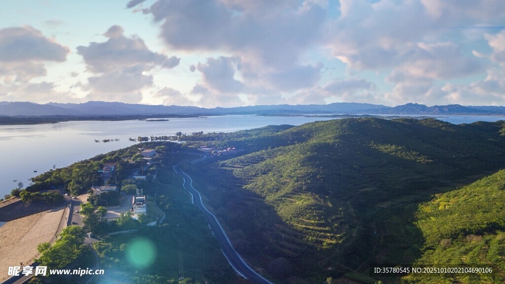 山海相依的壮丽自然景观