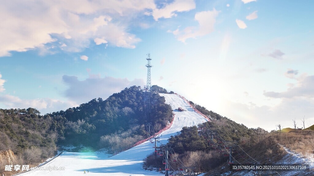 雪山美景与山顶建筑