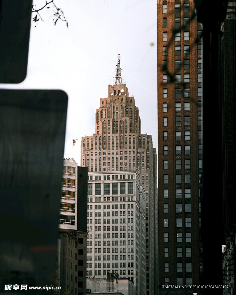 高耸入云的城市摩天大楼