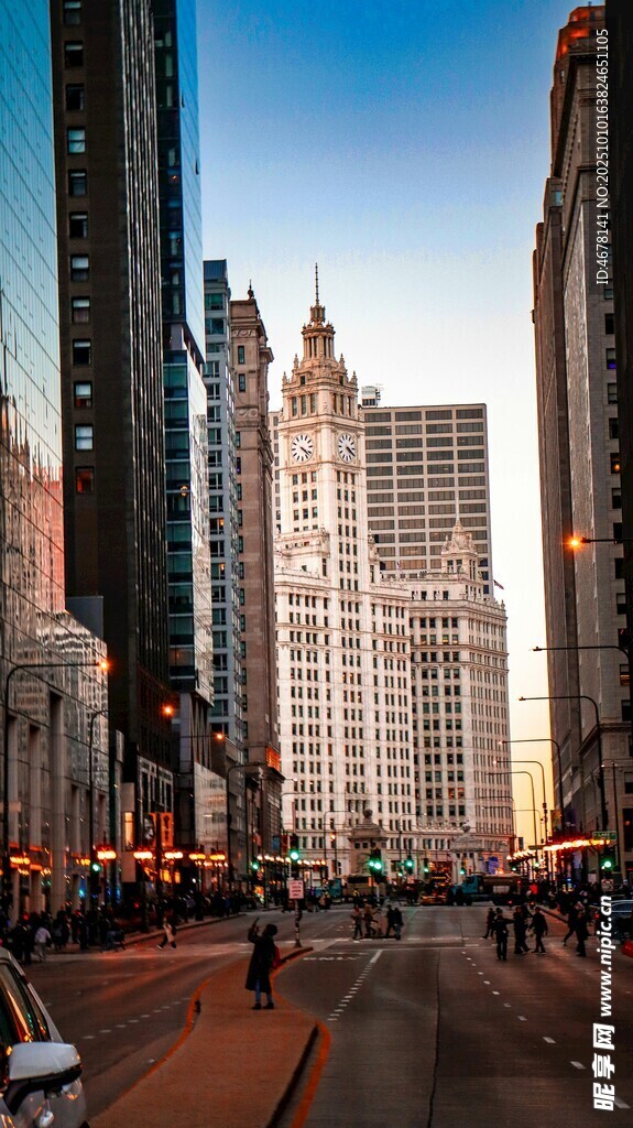 城市街景中的摩天大楼