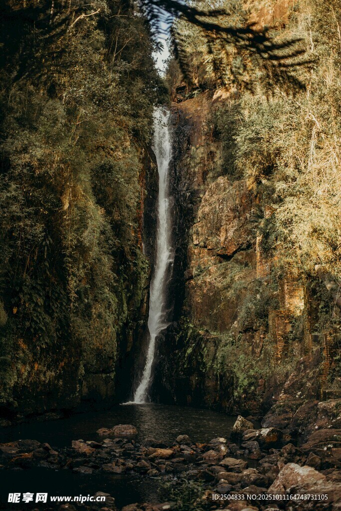 山间瀑布 自然清幽之景