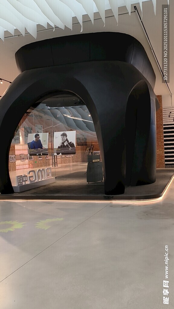 现代建筑拱形门洞景观