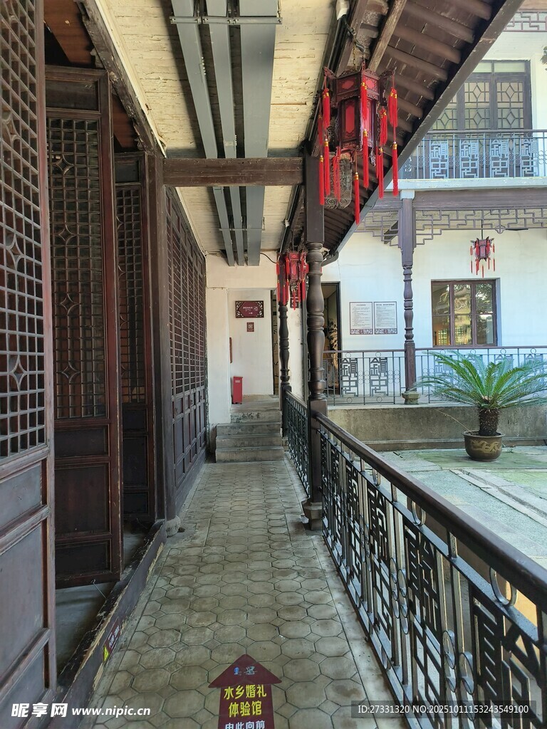 中式庭院走廊景致