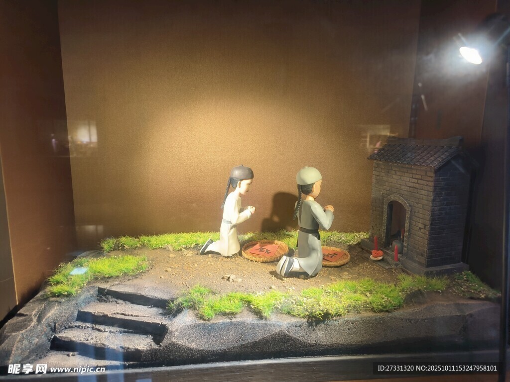 微型景观中的人物场景