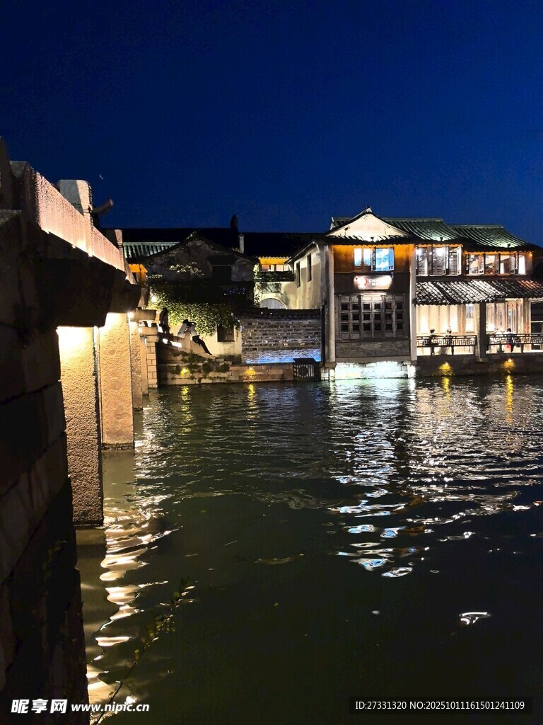 水乡夜景