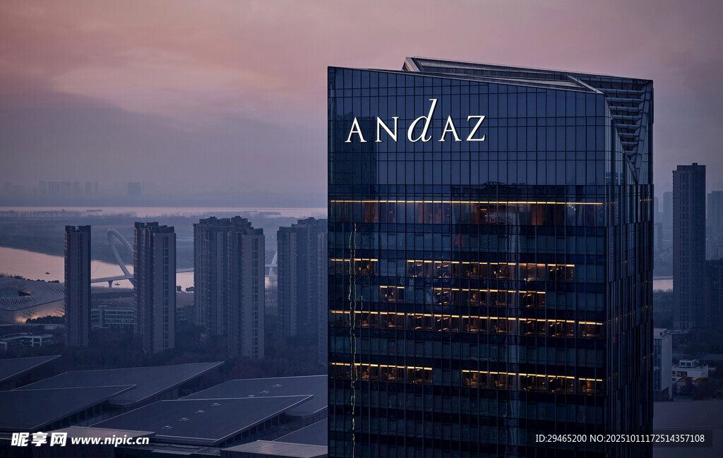 夜幕下的高端大厦ANDAZ