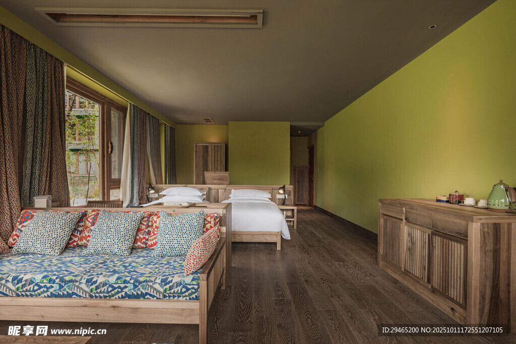 温馨木质风多人卧室空间