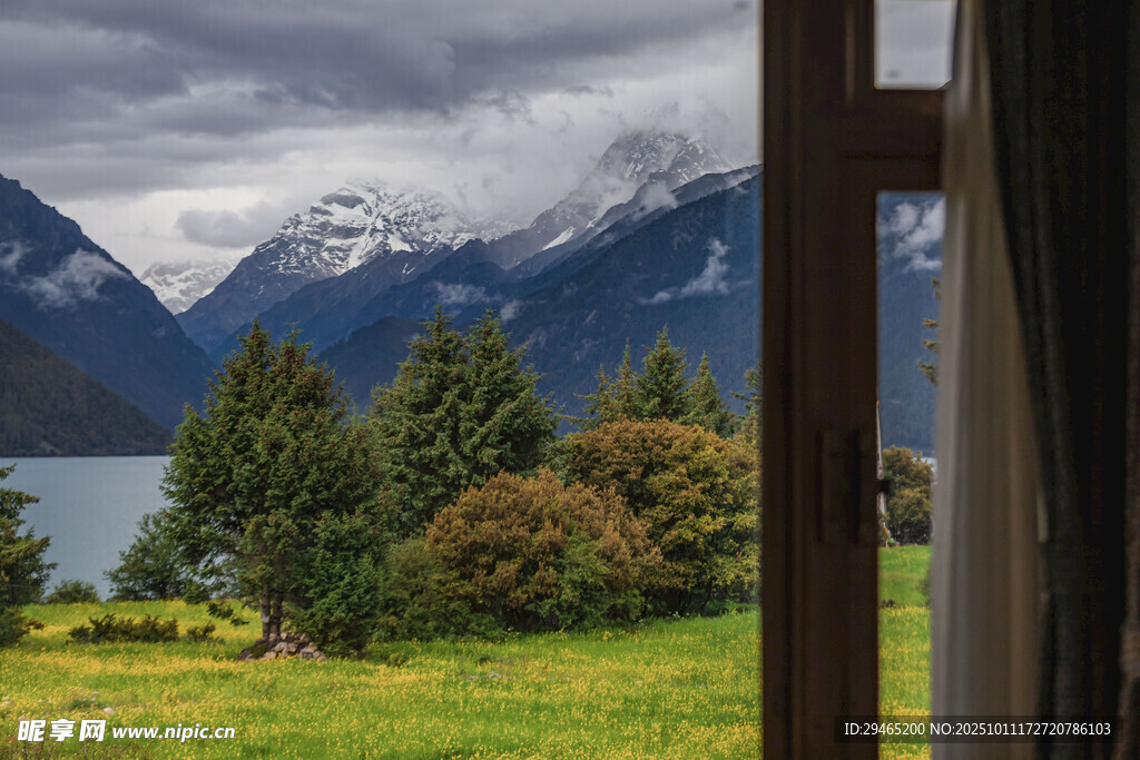 窗外壮美山水风光
