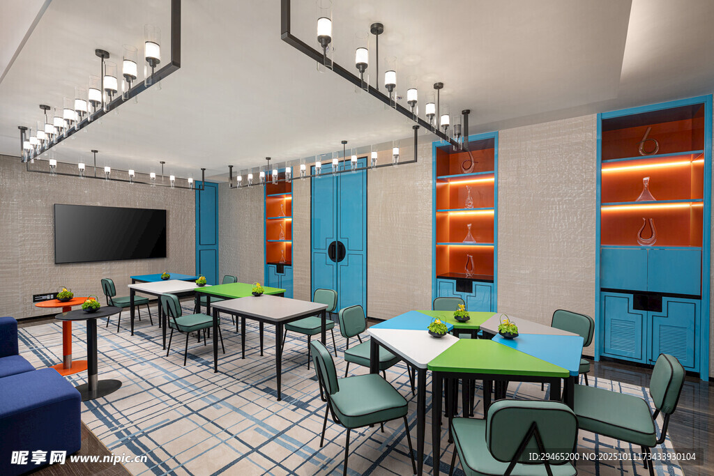 现代简约风多彩办公空间