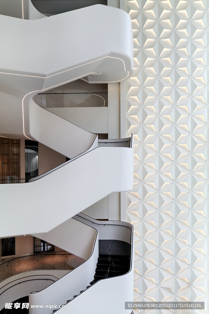 现代简约白色螺旋楼梯