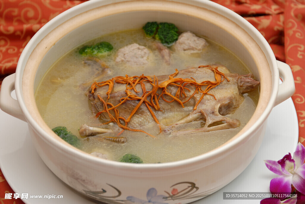 虫草花炖鸡汤