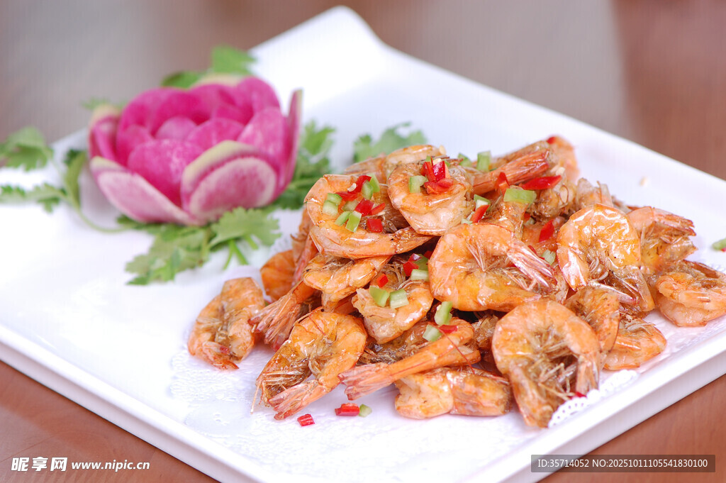 美味油炸虾摆盘精致