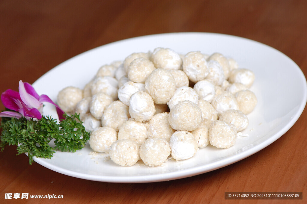 美味鱼丸摆盘精致