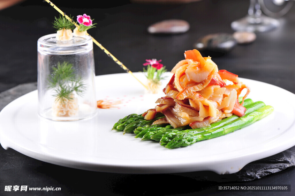 创意摆盘的美味海鲜料理