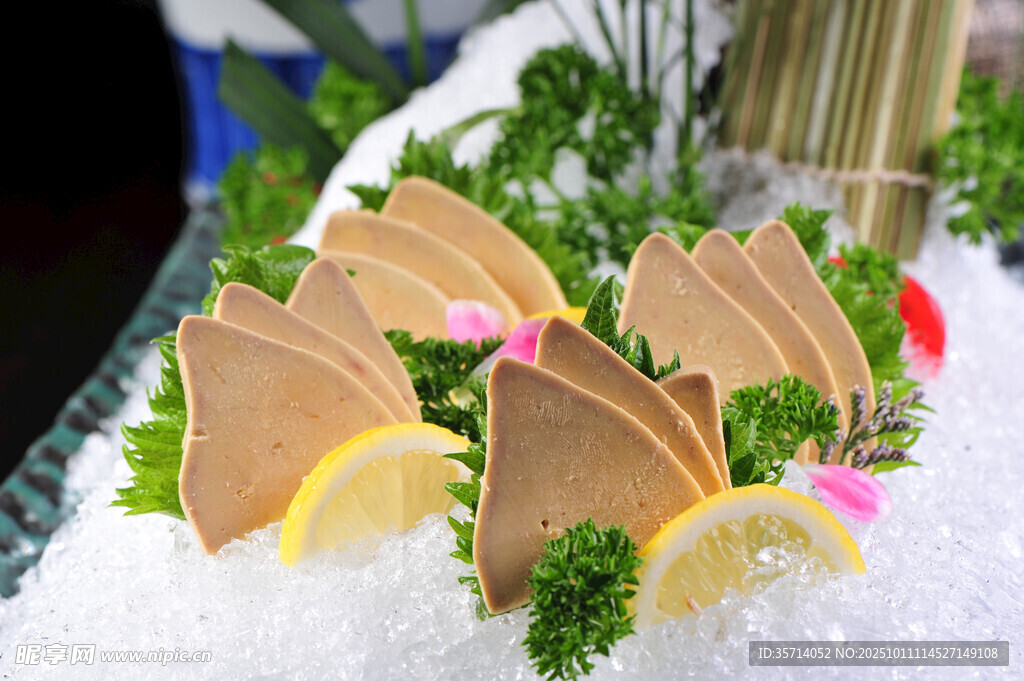 冰镇美味鹅肝刺身拼盘