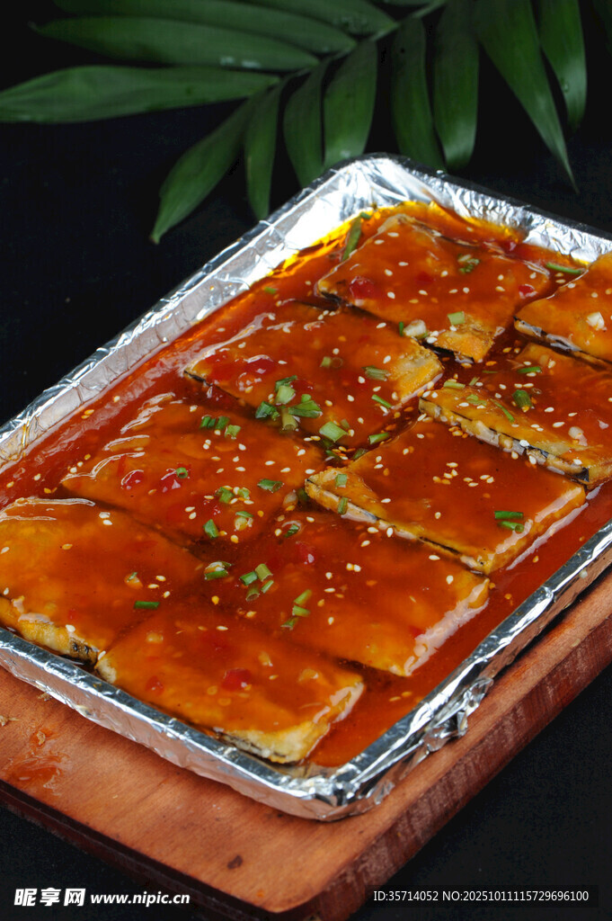 锡纸烤脑花鲜香诱人