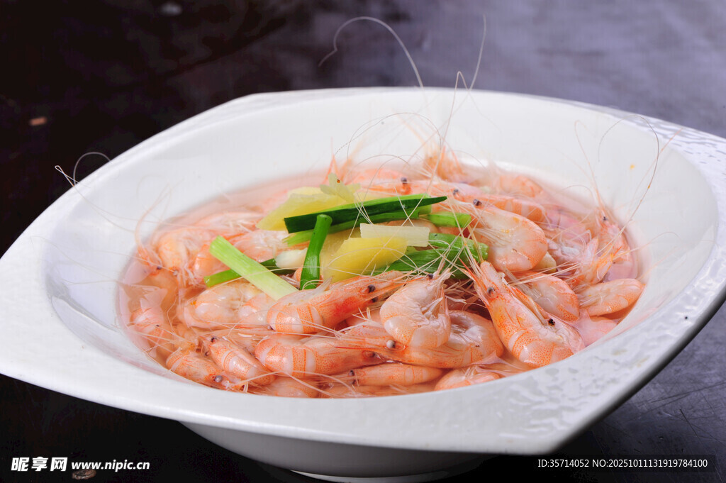 白灼鲜虾鲜嫩美味
