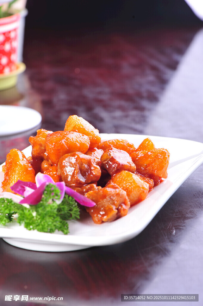 美味糖醋排骨摆盘精致